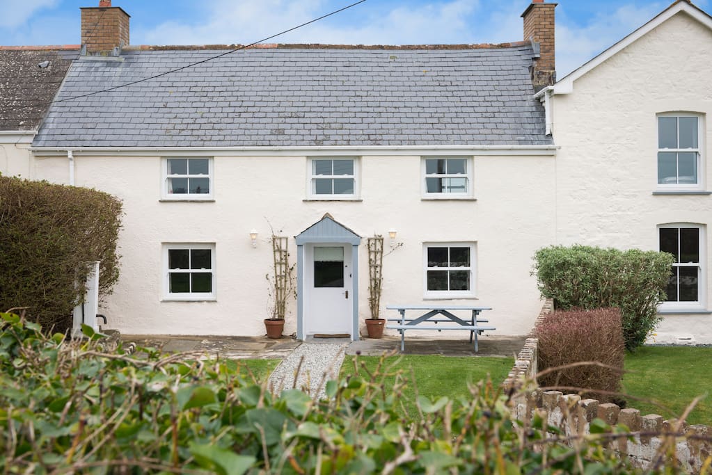Bejowan Cottage