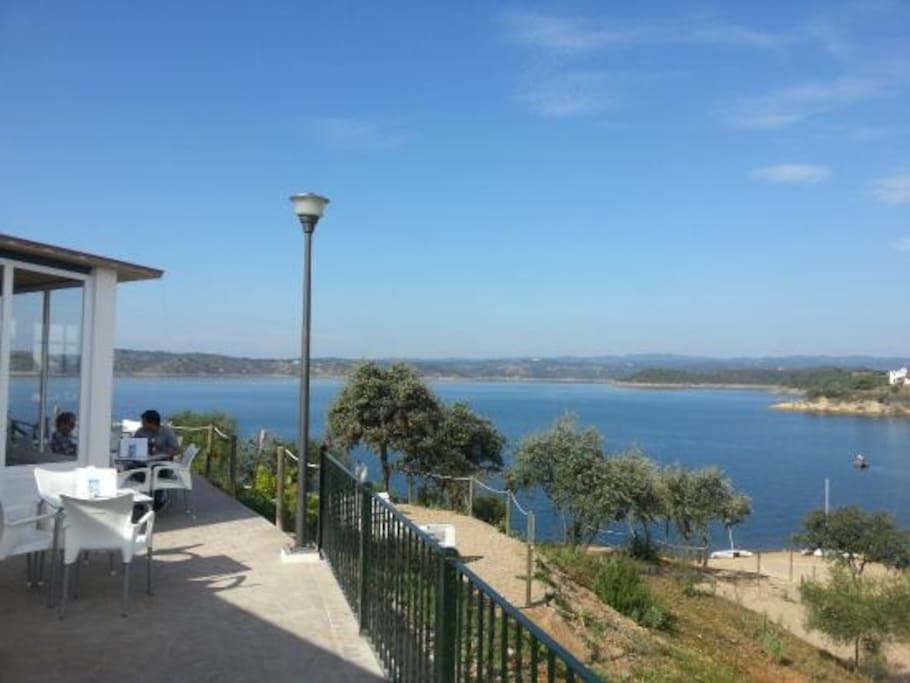 Lateral del Restaurante- mirador de Pantano La breña