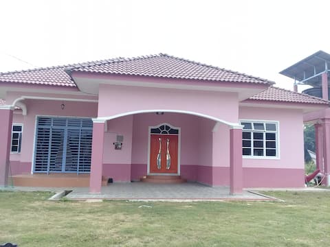 Ummi Noriah Guesthouse Tanah Merah