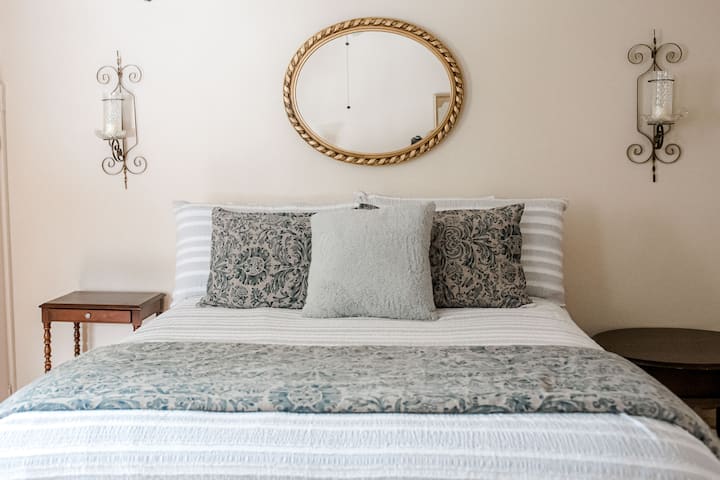 Bedroom 2. Queen bed.