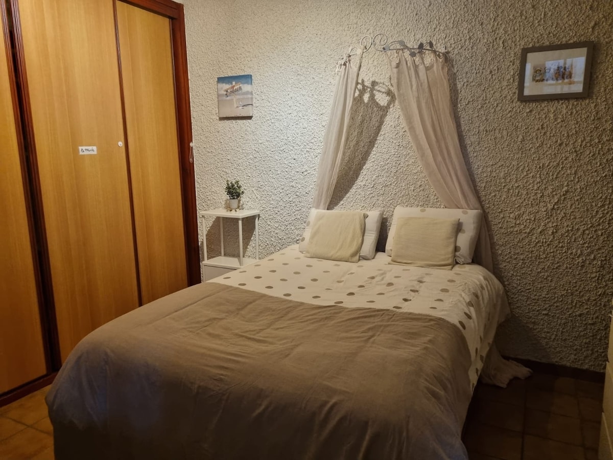 Room accessible from 11 people. Rollaway room with a Double bed