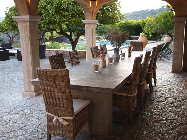 Finca with large pool and fully lit tennis court gallery image 4