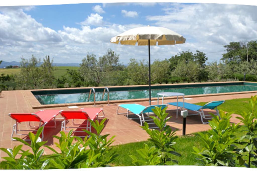 SWIMMING POOL
WITH SUNBEDS