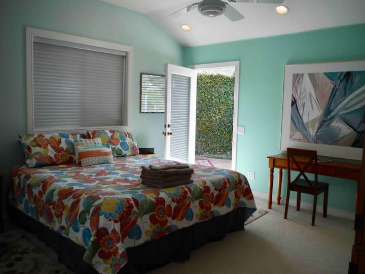 Სასტუმრო საძინებელი  En-Suite #2 - Cal King Tempurpedic