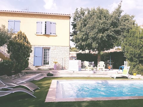 Quiet villa bottom with pool ,close to Calanques