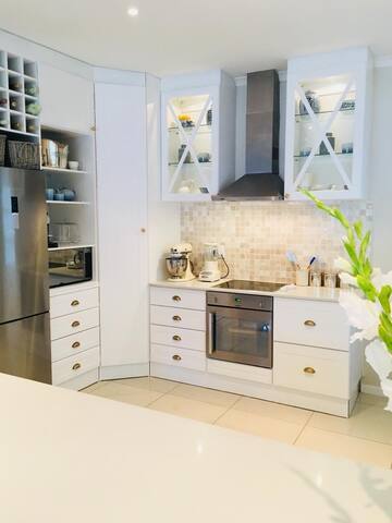 Perfect family home in upper Claremont gallery image 2