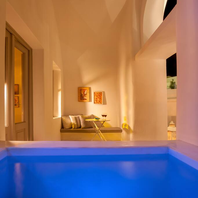 Outdoor heated private jacuzzi with pool view