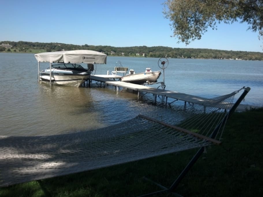 6000 pound boat lift is available for those with a boat