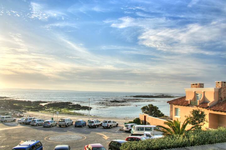 Blaauwberg House on the beach in Bloubergstrand gallery image 3
