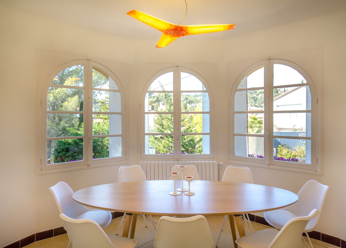 Beliebte Airbnb-Anzeige: Villa Capri - 260 m from the sea - pool - family in Fréjus