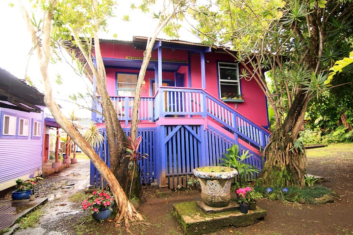 The Lotus Garden Downtownhilo 3br Cottage Cottages For Rent In