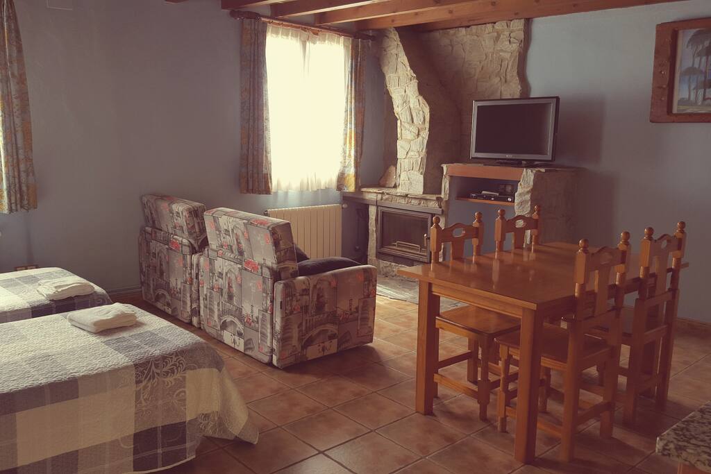 Apartamento tipo loft, con 2 camas y 2 sofá cama.