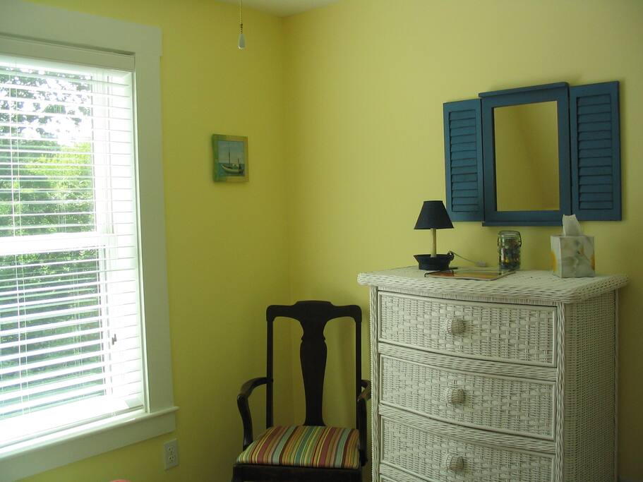 Sunset Room(small cozy full room)