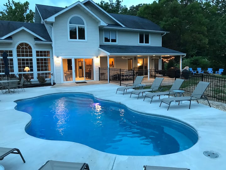Waterfront 6 bedroom home with private pool Houses for Rent in Osage
