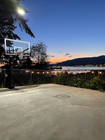 Waterfront Home in the CITY! gallery image 5