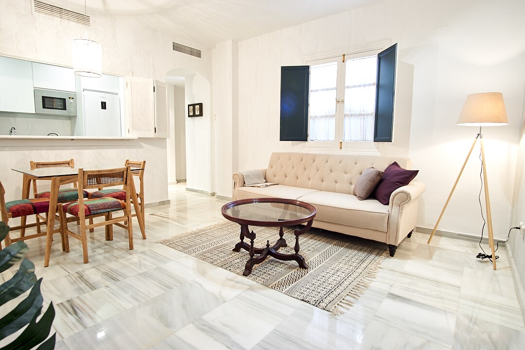 ห้องนั่งเล่นและห้องครัวแบบเปิด