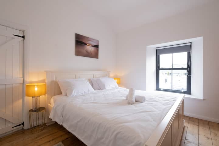 Chumba cha kulala cha kifahari kilicho na mwonekano wa bandari