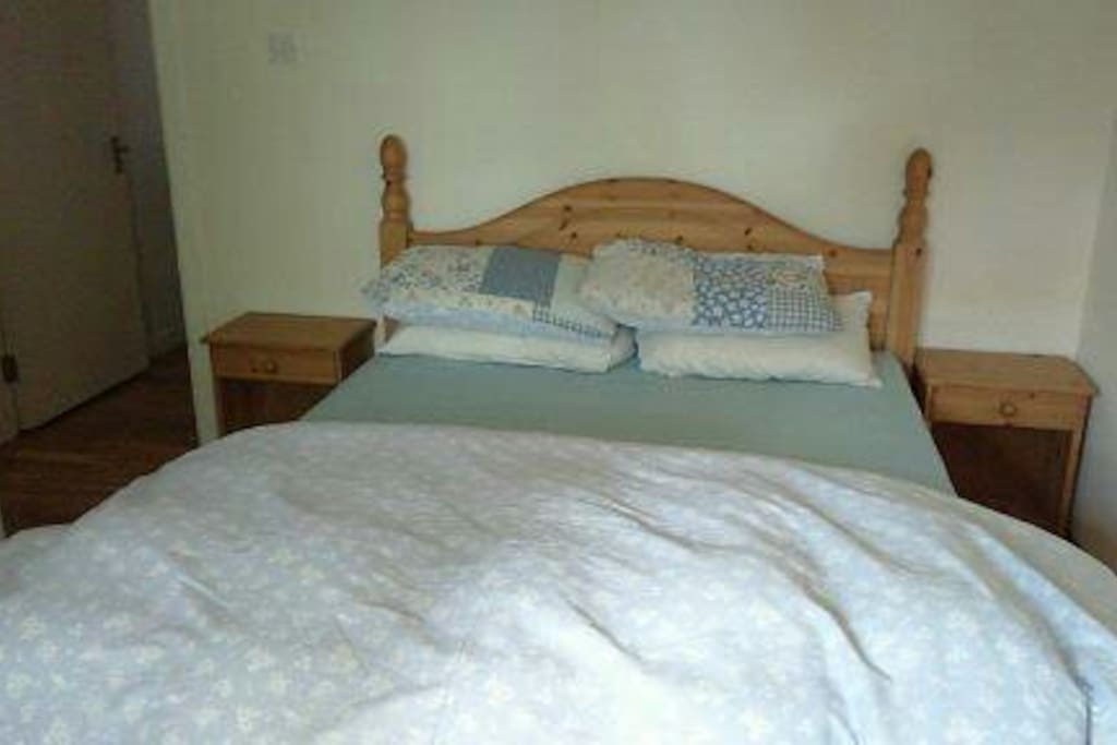 en suite bedroom with queen size bed