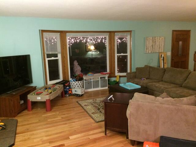 5 Bedroom House gallery image 2