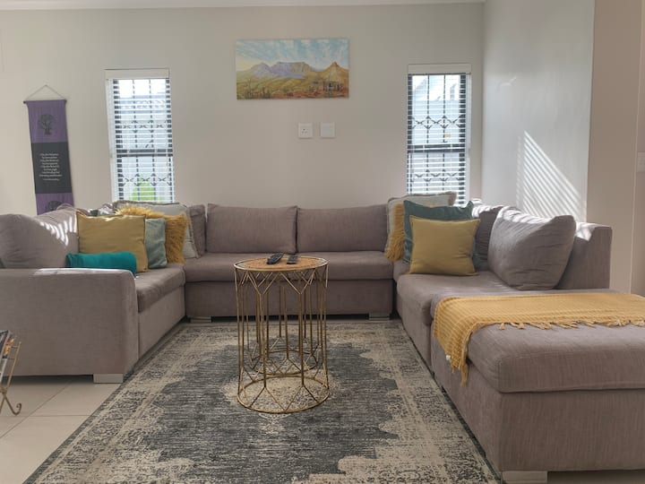 Feel@home Holiday Villa - Bloubergstrand - Cape Town