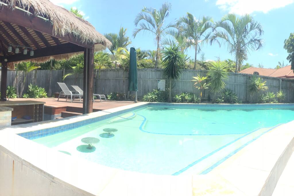 Swim up bar