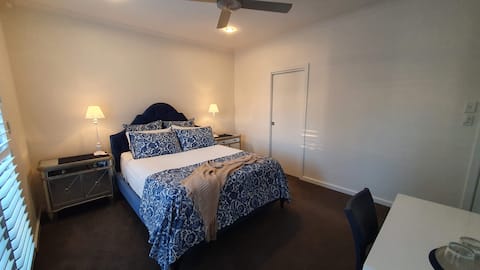 Walk to CBD, Norwood Pde & Uni - so close.