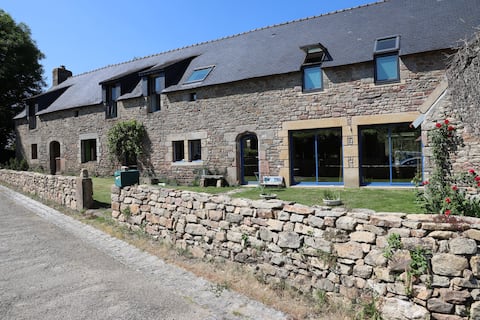 Longère Heol - A renovated 240m2 longhouse