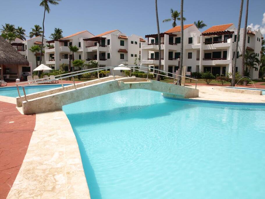 ÁREA DE PISCINA