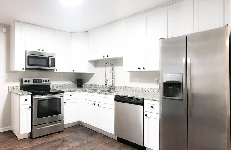 Cozy Renovated Beautiful Home Minutes From NoDa