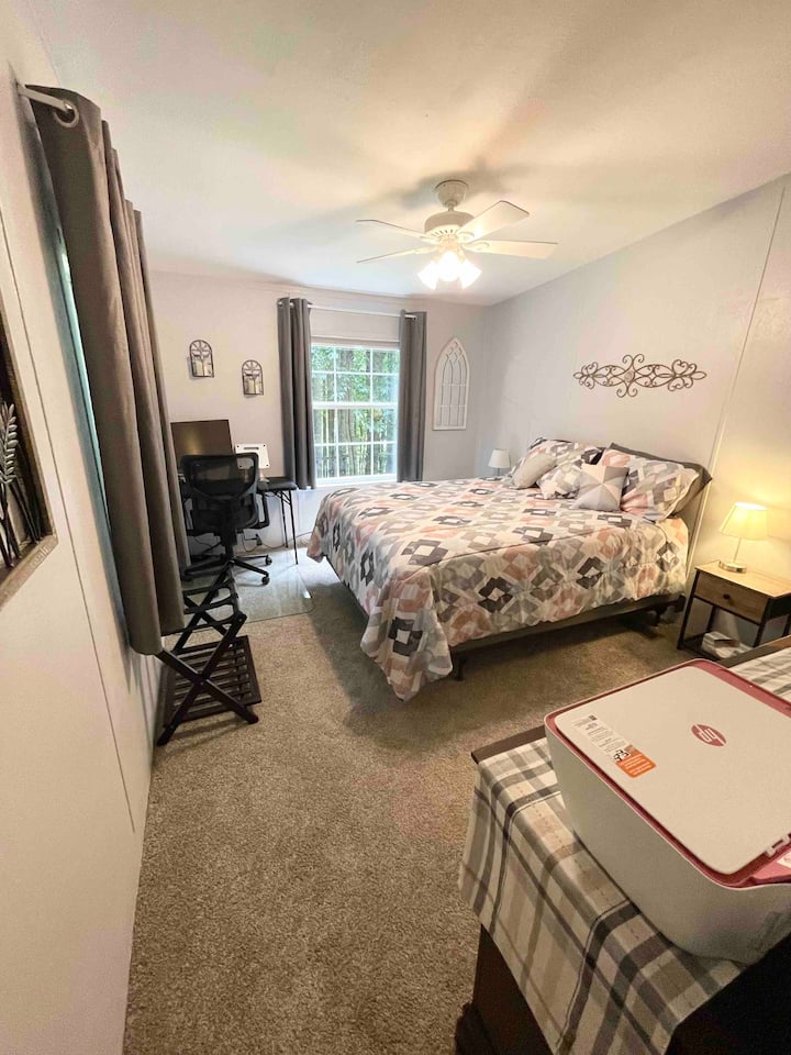 Dhoma e tretë me opsionin e zyrës dhe aftësinë e printimit. Na njofto nëse të duhet. Nuk është për të printuar një ton, por për ato momente " oh njeri më duhet një printer".