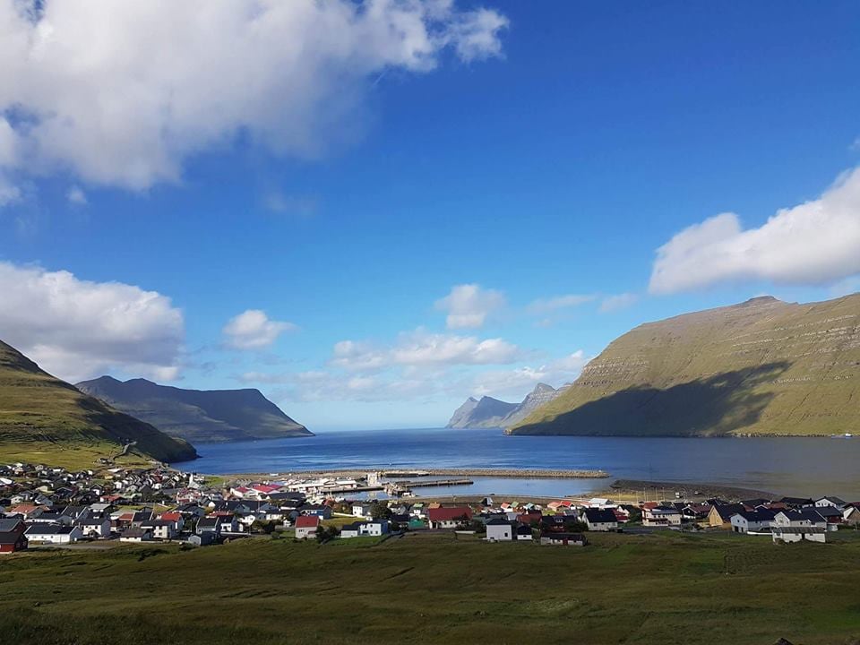 Spring at visitHOMES – The little corner single room in Leirvík