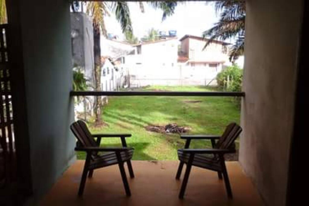 Curtir tranquilo a volta da praia.