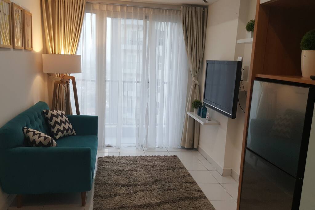 Living room with smart 42" Led TV