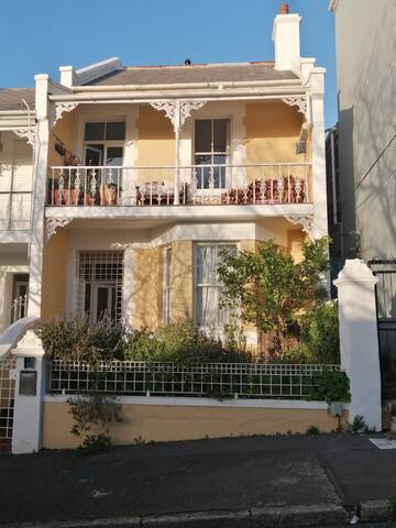 Spacious three storied home Cape town gallery image 2