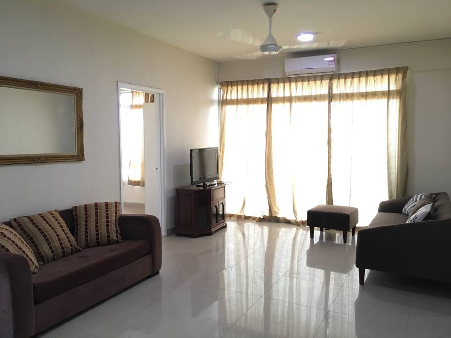 Spacious living room- ideal for family gathering