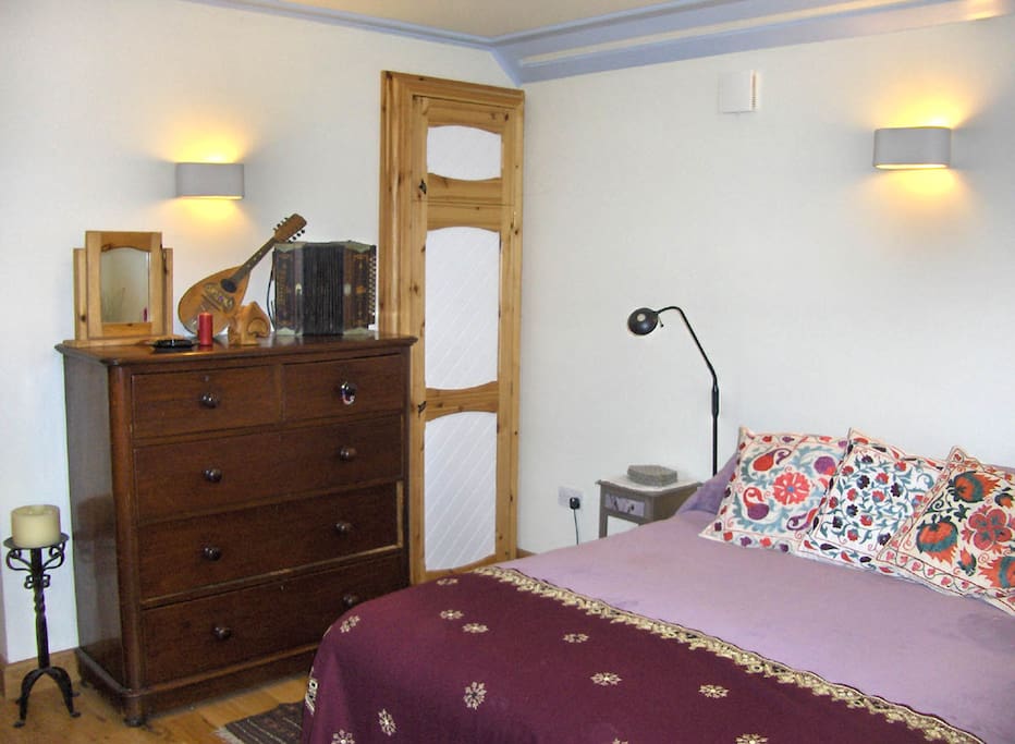 Modern Bedroom. Underfloor heating with its own thermostat