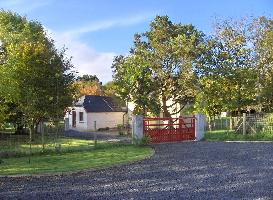Farmhouse on 2 acres with ample parking and disabled access