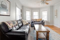 Stunning+2BR+Airbnb+on+Portland%E2%80%99s+Back+Bay