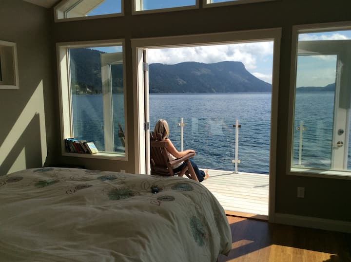Boathouse on Maple Bay