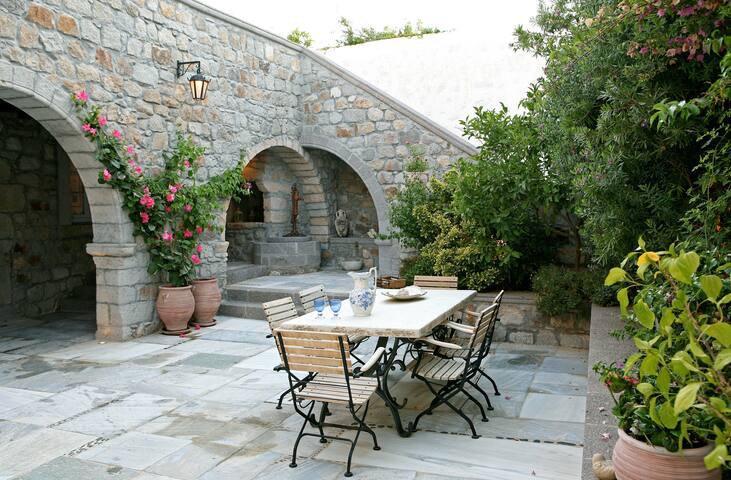 Amazing Villa in Chora Patmos gallery image 3