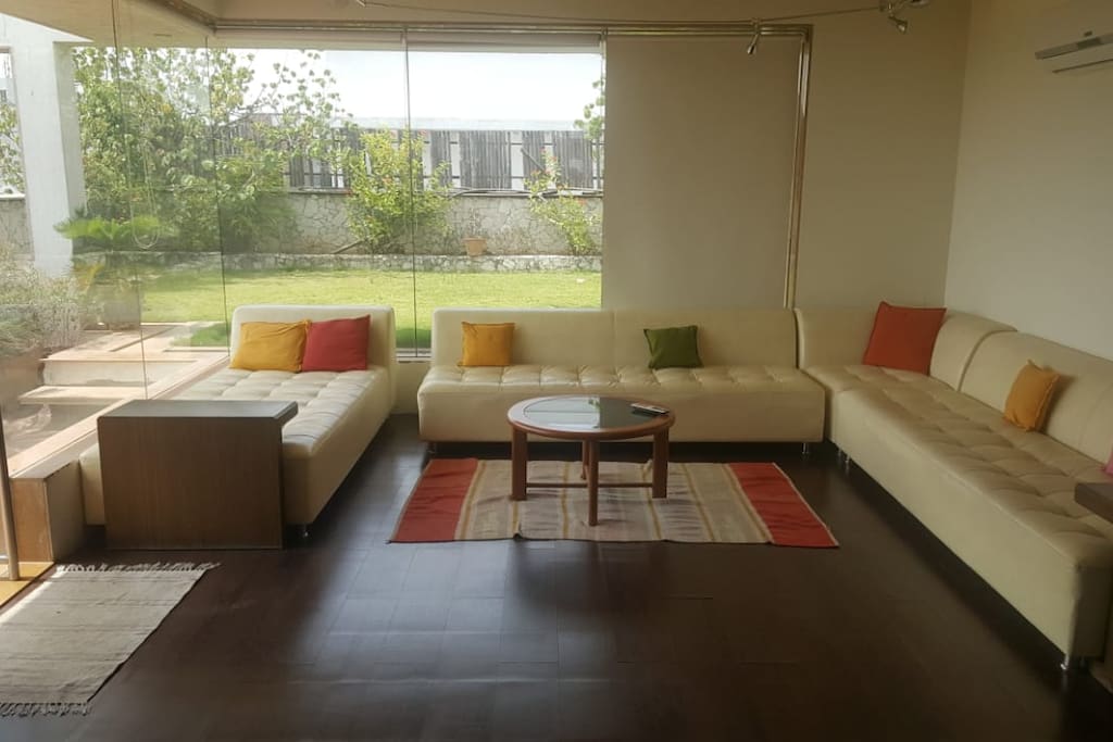 Living room with landscaped garden @ 5th floor