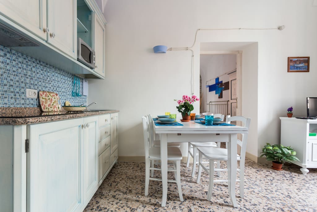 Cucina e Zona Pranzo / Kitchen and Lunch zone