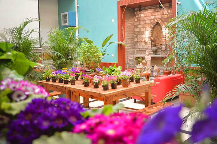 公共空间手工体验 民谣演出 10分钟到达龙门石窟 高铁站 静谧享受大床房1 Bedroom 1 Bathroom House Luoyang China