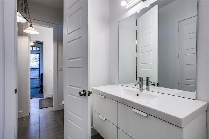 Modern Home near Bishop Arts.