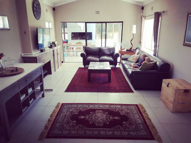 Sunny, Spacious and Child friendly Family Home gallery image 2