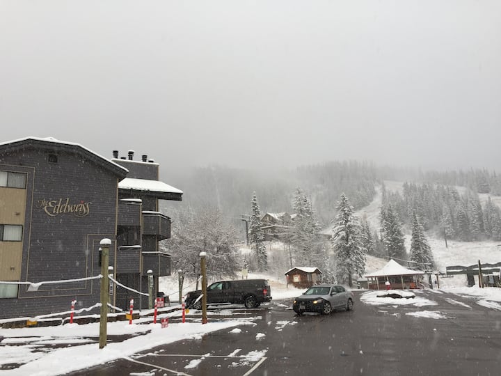 Whitefish Mountain Edelweiss Slopeside Condo - Whitefish, MT