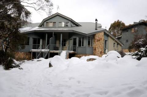 4 Bdrm, 2bth, 150m to Skis Slopes