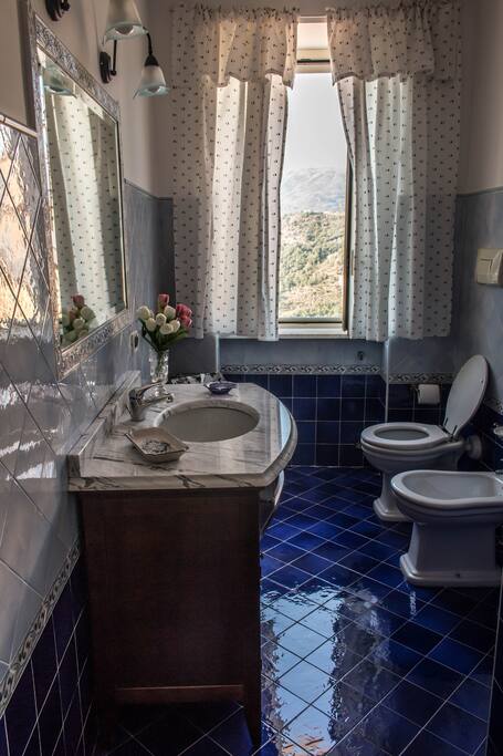 Bagno comune (Camera Shakespeare e Camera Dante Alighieri)