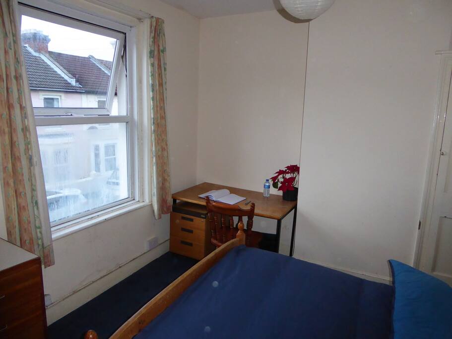 Upstairs front bedroom