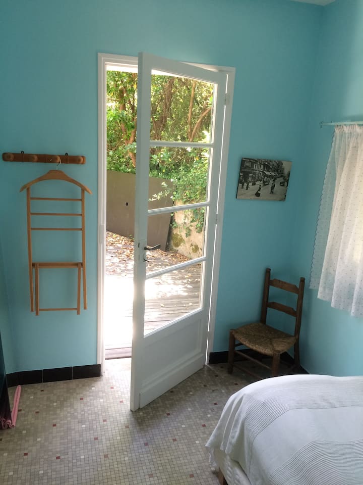 Dhomë gjumi me krevat tek